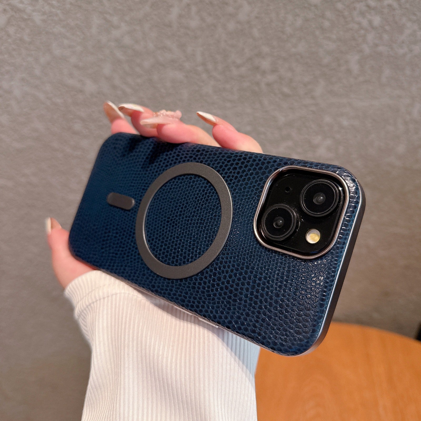 Luxury Crocodile Print Genuine PC Magnet Phone Case for iPhone Series Shockproof Back Protection