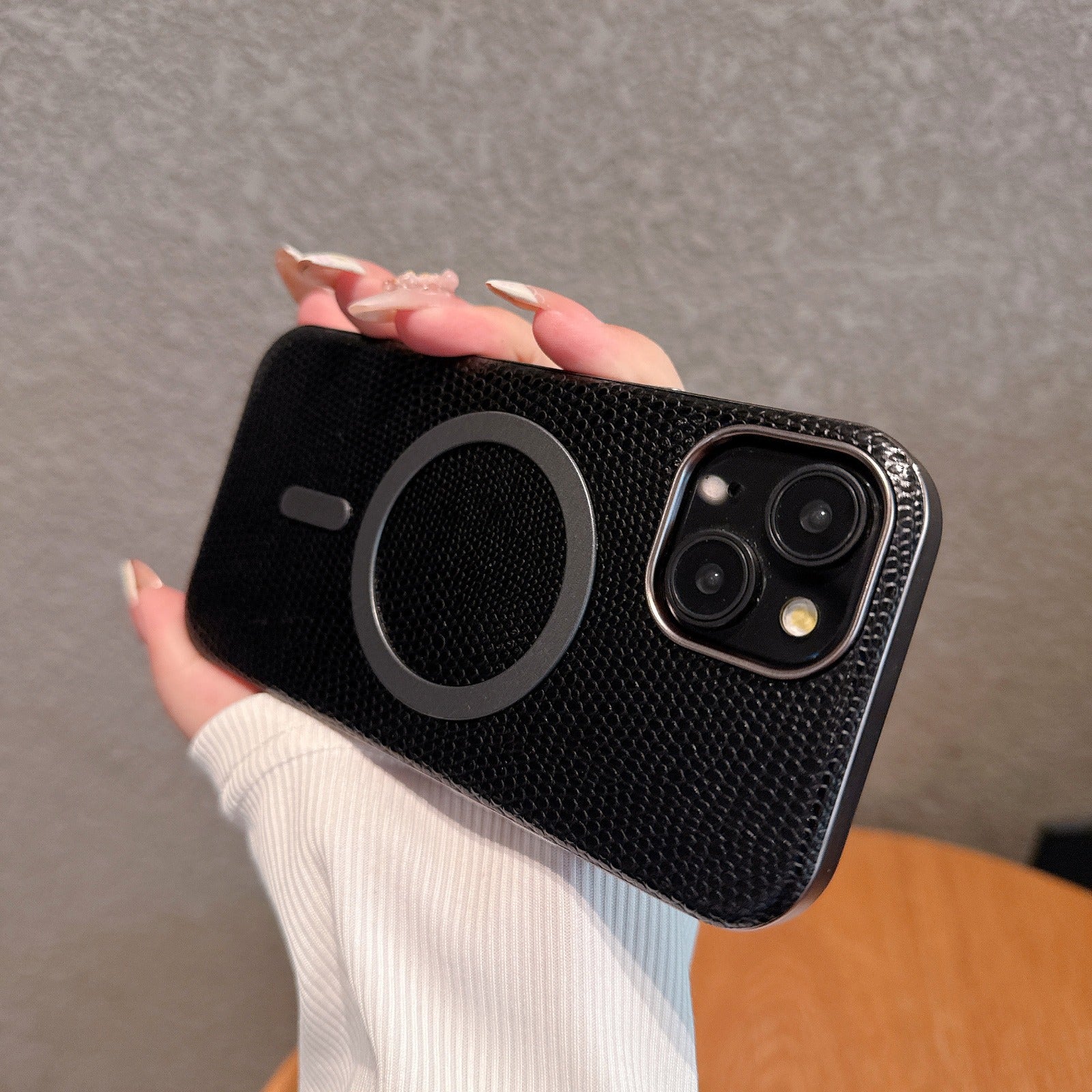 Luxury Crocodile Print Genuine PC Magnet Phone Case for iPhone Series Shockproof Back Protection